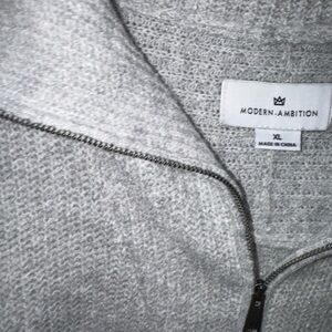 Modern Ambition Women's Light Gray Zip-Front Crew Sweater